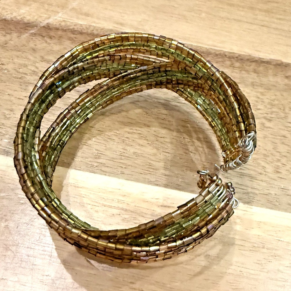 Vtg Handmade Braided Seed Bead Iridescent Tan Green Cuff Wire Bracelet Boho - Picture 5 of 6